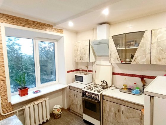 Продам 1 кімнатну квартиру,кирпич.Центр . Самар