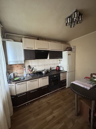 Продам 2-кімнатну квартиру,  район 8 школи - фото 1