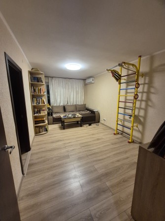 Продам 3 комнатную квартиру в центре - фото 1