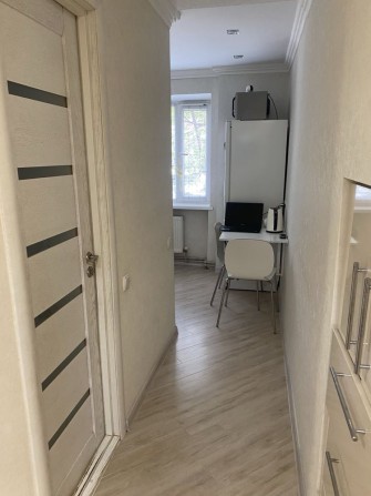 Продам трехкомнатную квартиру - фото 1