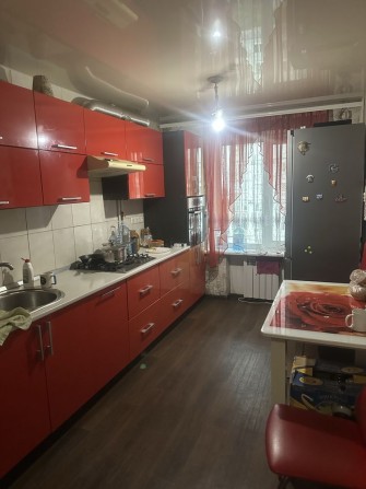 Продам 3 комнатную квартиру в центре города. - фото 1