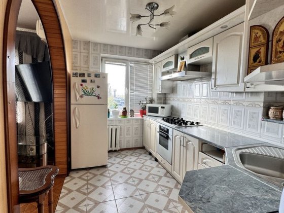 Продам трехкомнатную квартиру Самар