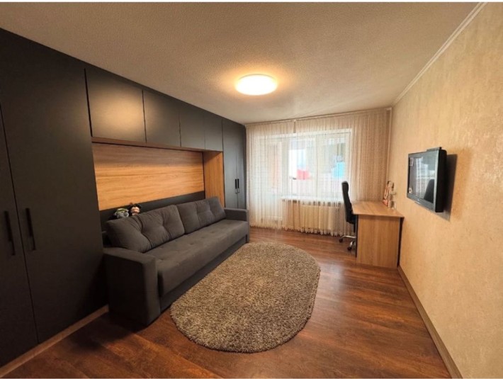 Продається велика 2-х кімнатна квартира. - фото 1