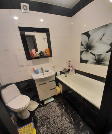 Терміново продам 3-кімнатну квартиру з ремонтом - фото 1