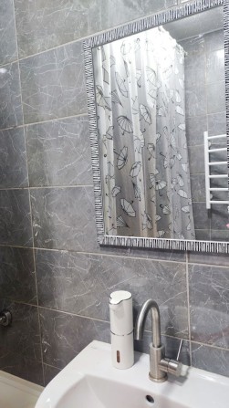 Двокімнатна квартира в центрі - фото 1