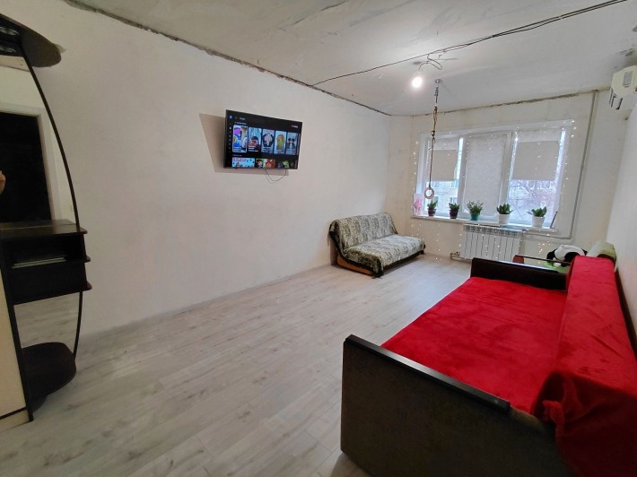 Продається  двокімнатна квартира, утеплена, 4 поверх, район 40 років - фото 1