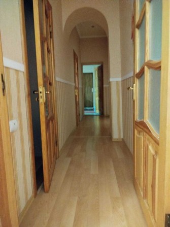 Трикімнатна квартира з приватною ділянкою в самому центрі міста! - фото 1