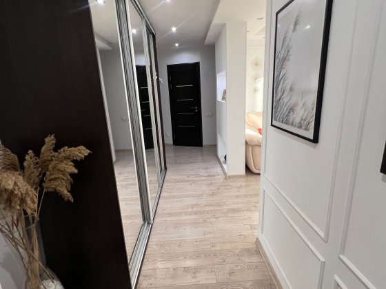 Без ріелтора!!! Продам 3-к квартиру -студію Центр 3/9 будинку з меблям Павлоград