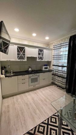 Продаётся 1 комнатная квартира с ремонтом в центре - фото 1