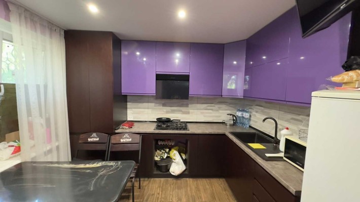 Продается 3- ком квартира на 1-ом этаже в центре Славянска - фото 1