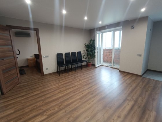 Продам простору квартиру-студію Самар