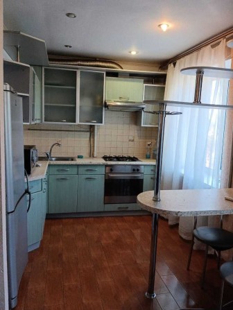 Продам двокімнатну квартиру в центрі - фото 1