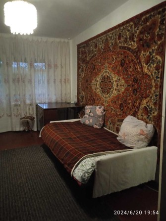 В продаже 2 комнатная  квартира в центре. - фото 1