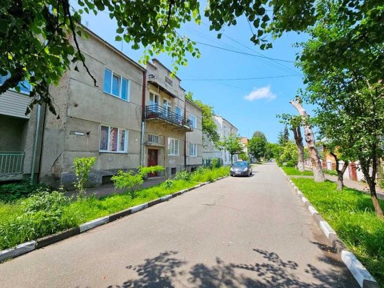 Ексклюзивна 3-кімнатна квартира в добротному  "польському люксі" Стрий