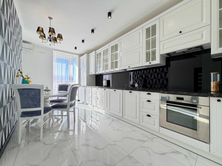 Новобудова в центрі Стрия, 2 кімнатна, 64 м², авторський ремонт - фото 1