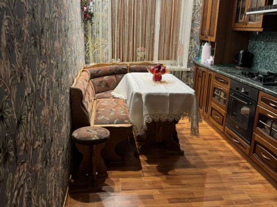 АН продам трехкомнатную квартиру в центре Павлоград