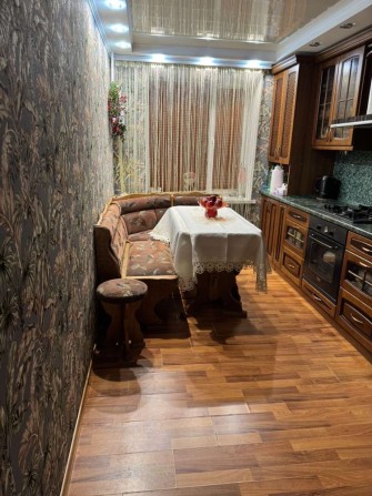 АН продам трехкомнатную квартиру в центре - фото 1