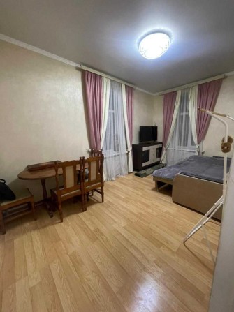 Продам 2-кімнатну квартиру в центрі міста - фото 1