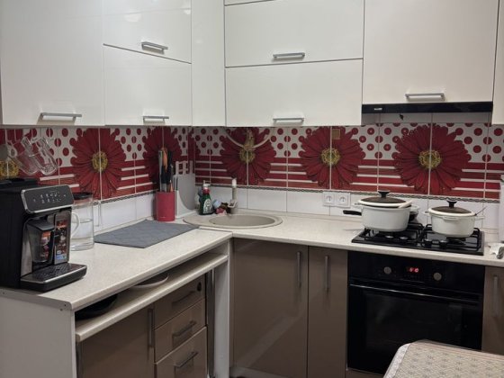 Продається 2-х кімнатна квартира з ремонтом в районі Осташівки! Умань