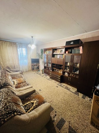 Продам квартиру , район 40 лет - фото 1