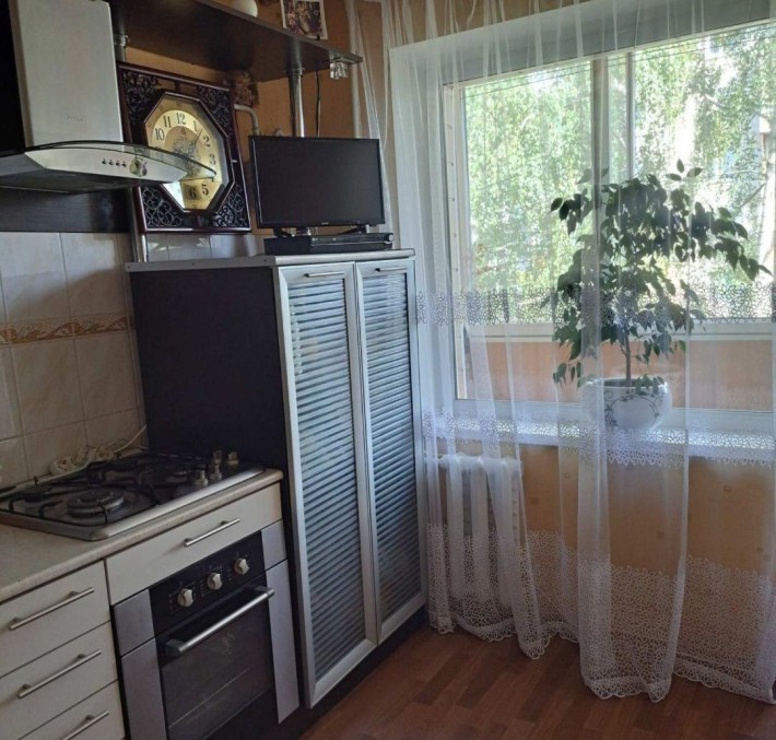 Павлоград продам квартиру 3 комнатная - фото 1