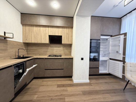 Новобудова з ремонтом, меблями і технікою в центрі міста Хмельницький