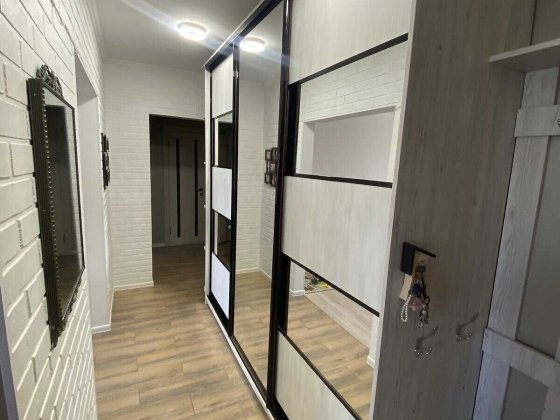 Простора 3-кімнатна квартира з капітальним ремонтом Хмельницкий