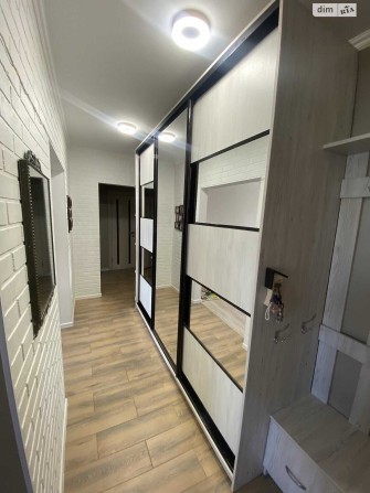 Простора 3-кімнатна квартира з капітальним ремонтом - фото 1