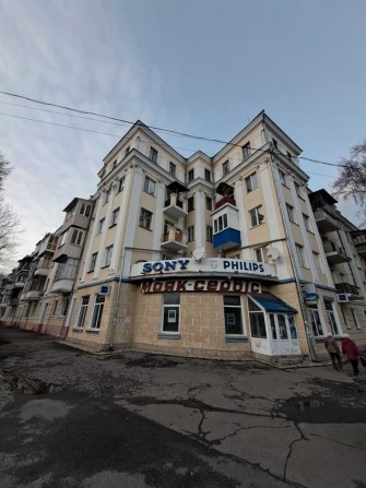 Продаж простoрої 6-кімнатної квартири в самому центрі міста! - фото 1