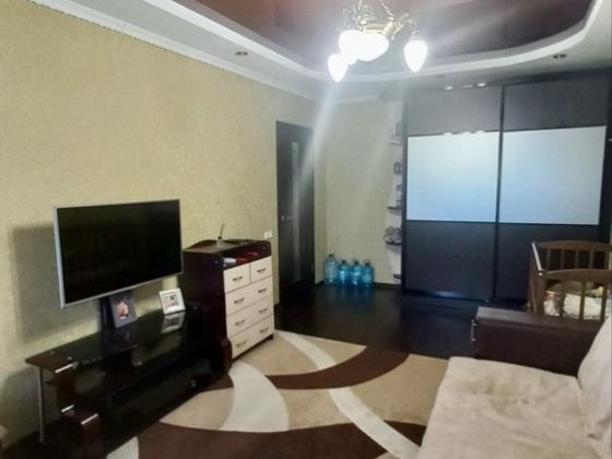 Продам затишну 2-кімнатну квартиру в комфортному районі та гараж Чугуїв