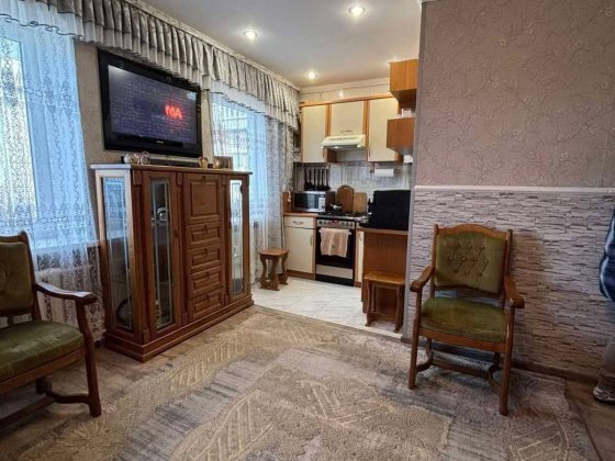 Продається 3 - кімнатна квартира Шептицький