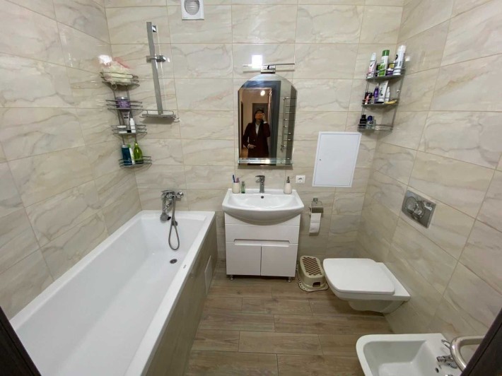 2к Новобудова з ремонтом та меблями в Центрі міста - фото 1