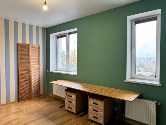 Продається простора 2-кімнатна квартира в Чугуєві з якісним ремонтом Чугуїв