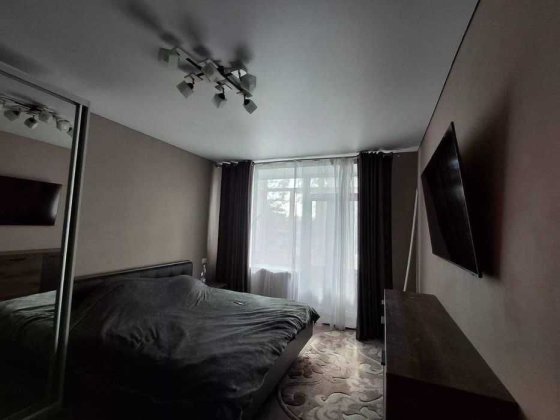 Продається 3-кімнатна квартира по вул Пілотська – зручний  район Хмельницкий