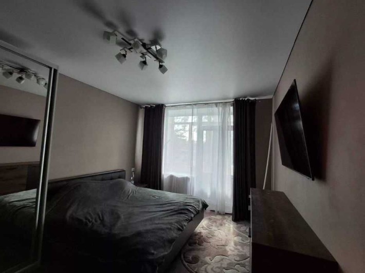 Продається 3-кімнатна квартира по вул Пілотська – зручний  район - фото 1