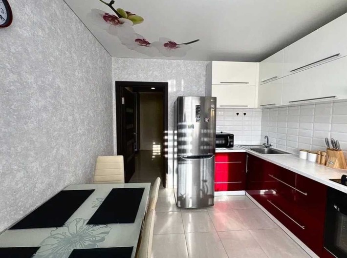 Продаж 2-кімнатної квартири в новобудові з ремонтом - фото 1