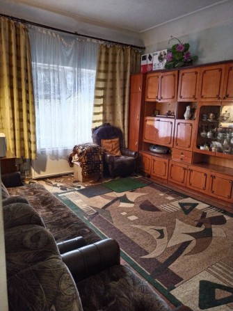 Продам 2х комнатную квартиру.Сталинка 2 эт. - фото 1