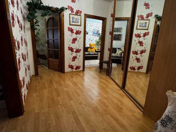 Найкраща 3к , поруч озера, середній поверх, мінімальне оформлення Хмельницкий