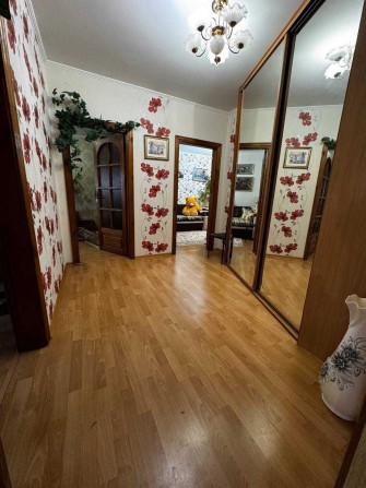 Найкраща 3к , поруч озера, середній поверх, мінімальне оформлення - фото 1