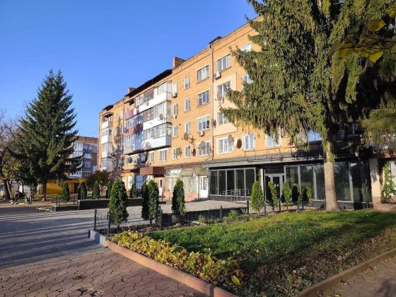 Продам 2к квартиру в м. Бар по вул. Героїв Майдану (р-н винного бару) Бар