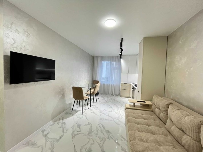 Стильна 2к квартира з дизайнерським ремонтом в ЖК Grand Royal, Озерна - фото 1