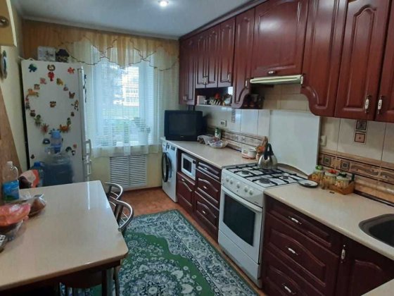 Трьох кімнатна квартира, зручна локація біля садочка і школи, цегла Хмельницкий