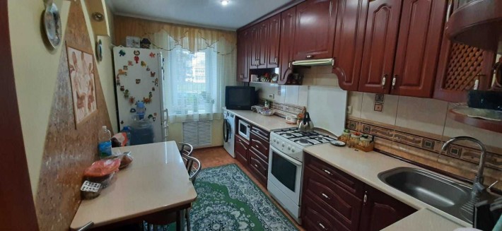 Трьох кімнатна квартира, зручна локація біля садочка і школи, цегла - фото 1