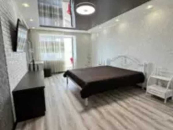 Трикімнатна квартира з ремонтом та меблями Хмельницкий