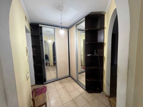 Простора 3-кімнатна квартира на Виставці Хмельницкий