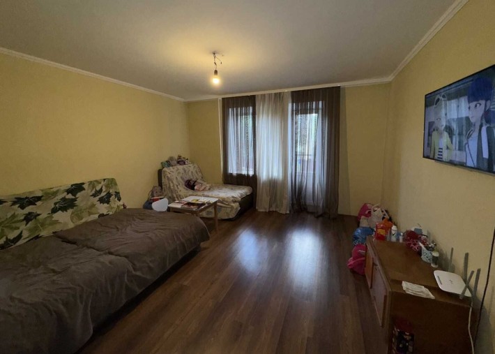 Трикімнатна квартира з ремонтом та меблями - фото 1