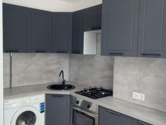 Продам 2к квартиру с капитальным ремонтом на Левобережном 3; Караван Слобожанське