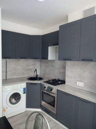 Продам 2к квартиру с капитальным ремонтом на Левобережном 3; Караван - фото 1