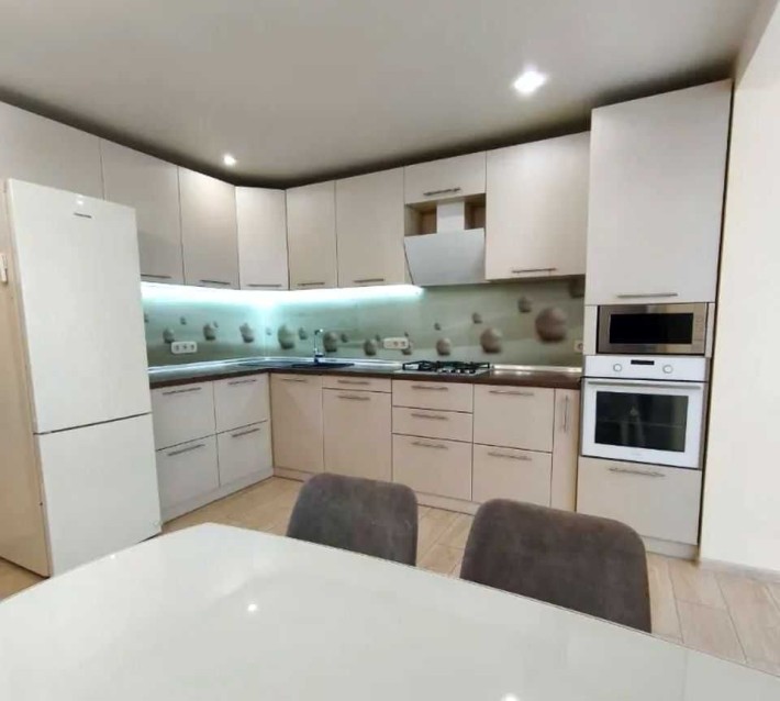 Продам 3-к квартиру с ремонтом в ЖК Днепровская Брама - фото 1