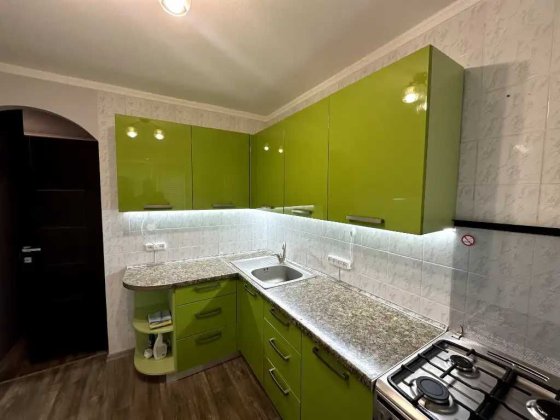 Продам 2к квартиру з кап.ремонтом на Лівобережному-3 Слобожанське